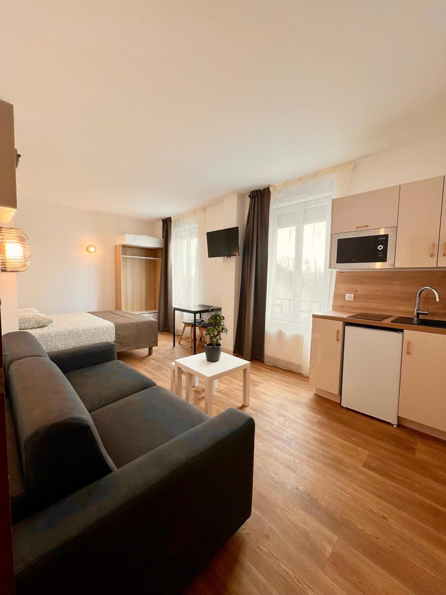 Studio 4 Pers Face Gare Sncf Appart Hotel Le Cygne D4 Бурж Экстерьер фото